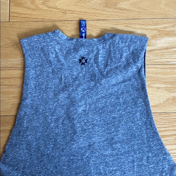 Without walls Yoga tank - Picture 3 of 4